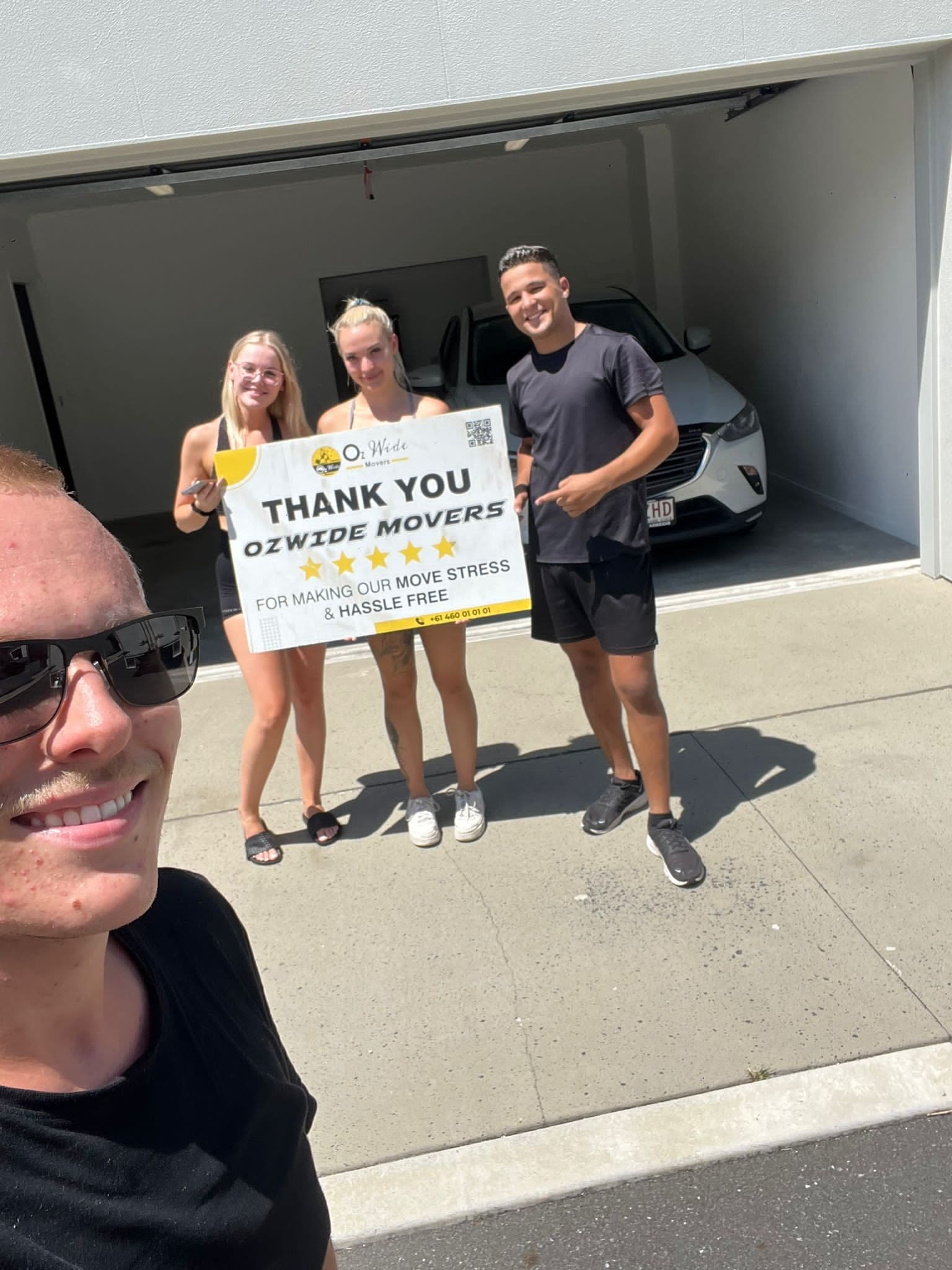 Happy reviewers with removalists